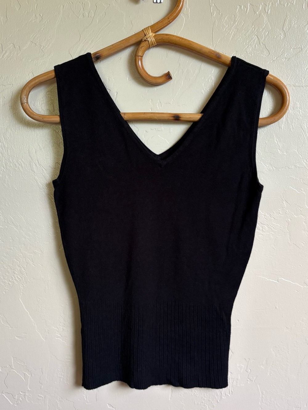 White House Black Market V-Neck Knit Sweater Tank Top Black Size Medium 2000s